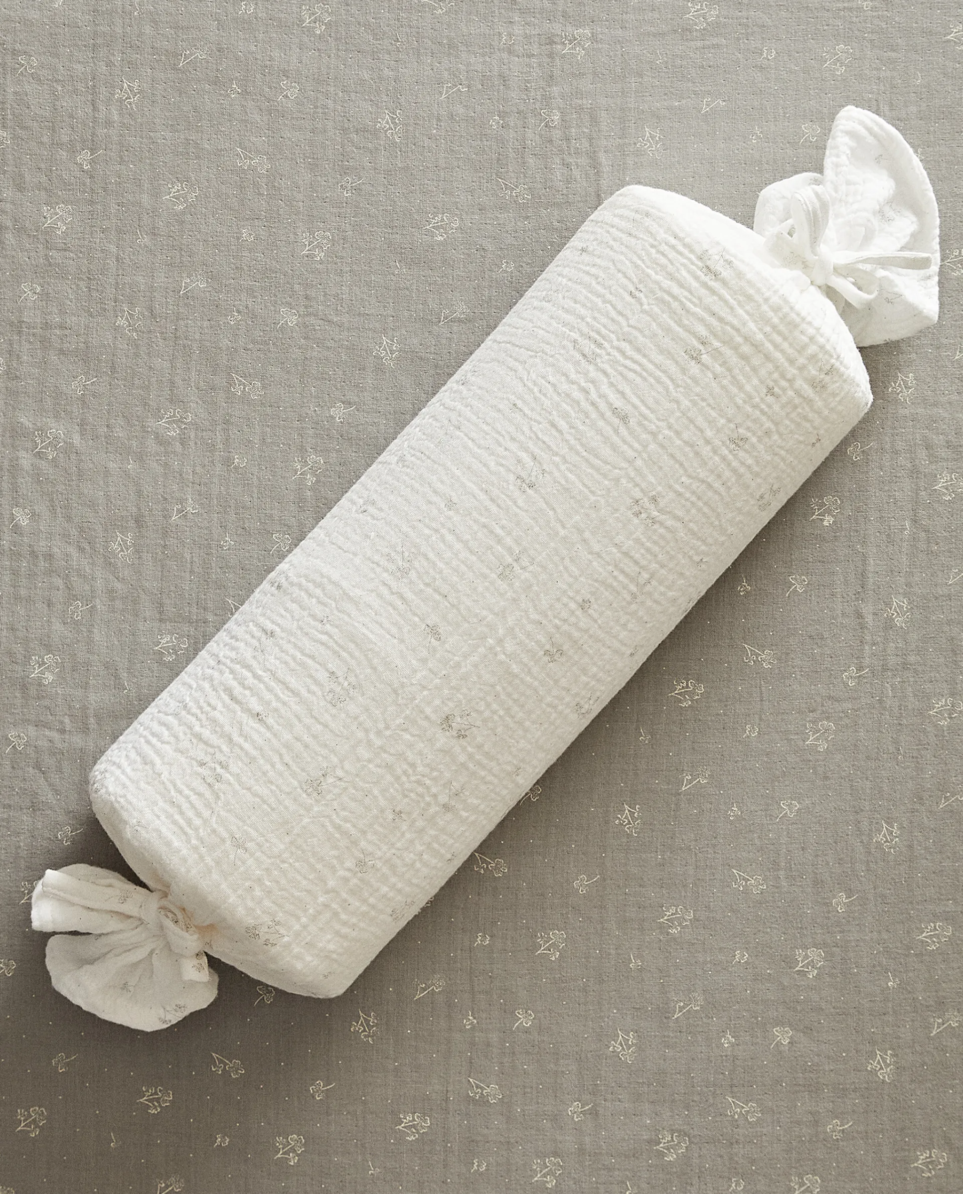 Crib Bedding*ZARA Home Clover Bolster Cushion Oyster White
