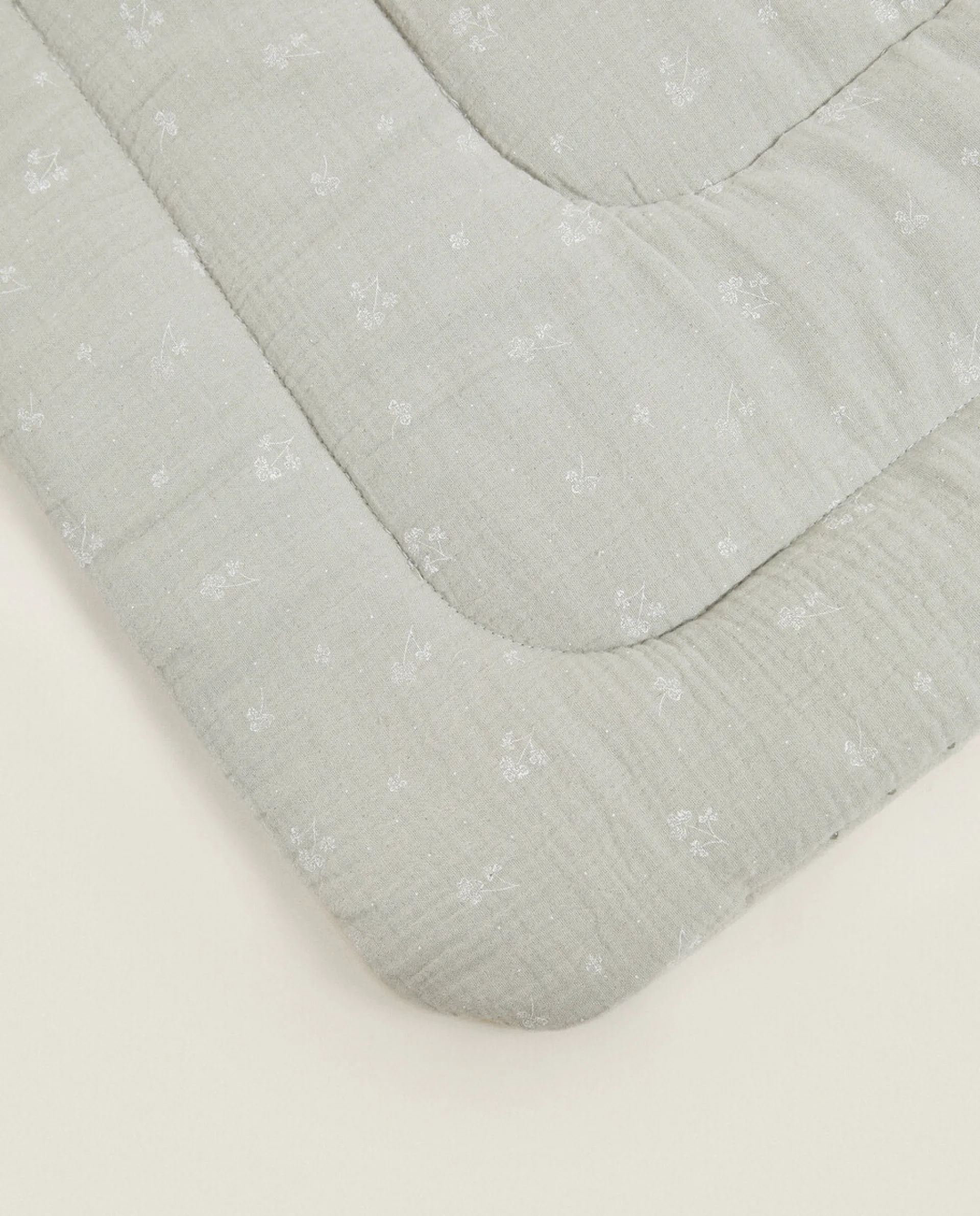 Furniture*ZARA Home Clover Print Play Rug Grey