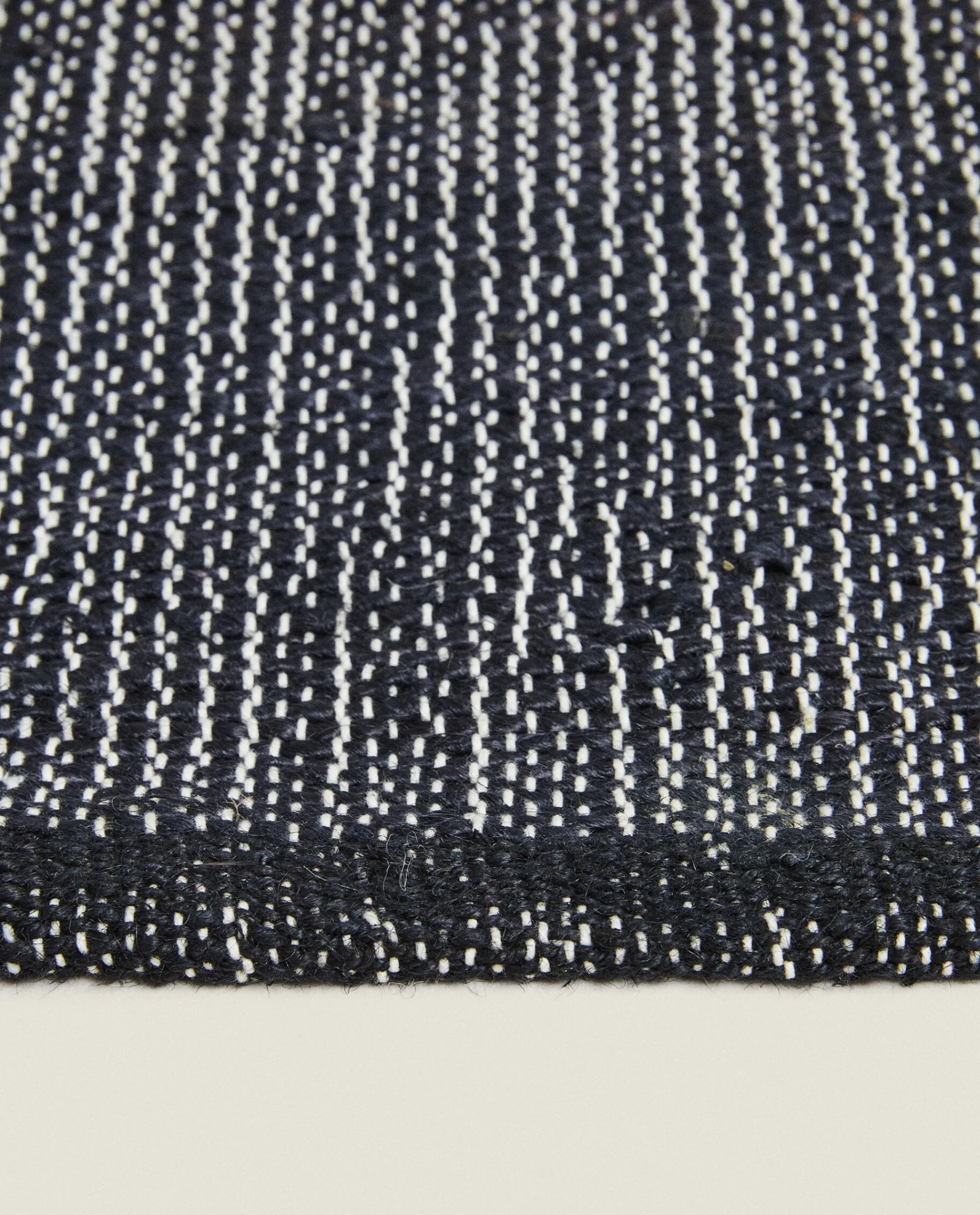 Solid*ZARA Home Dark Jute Rug Black