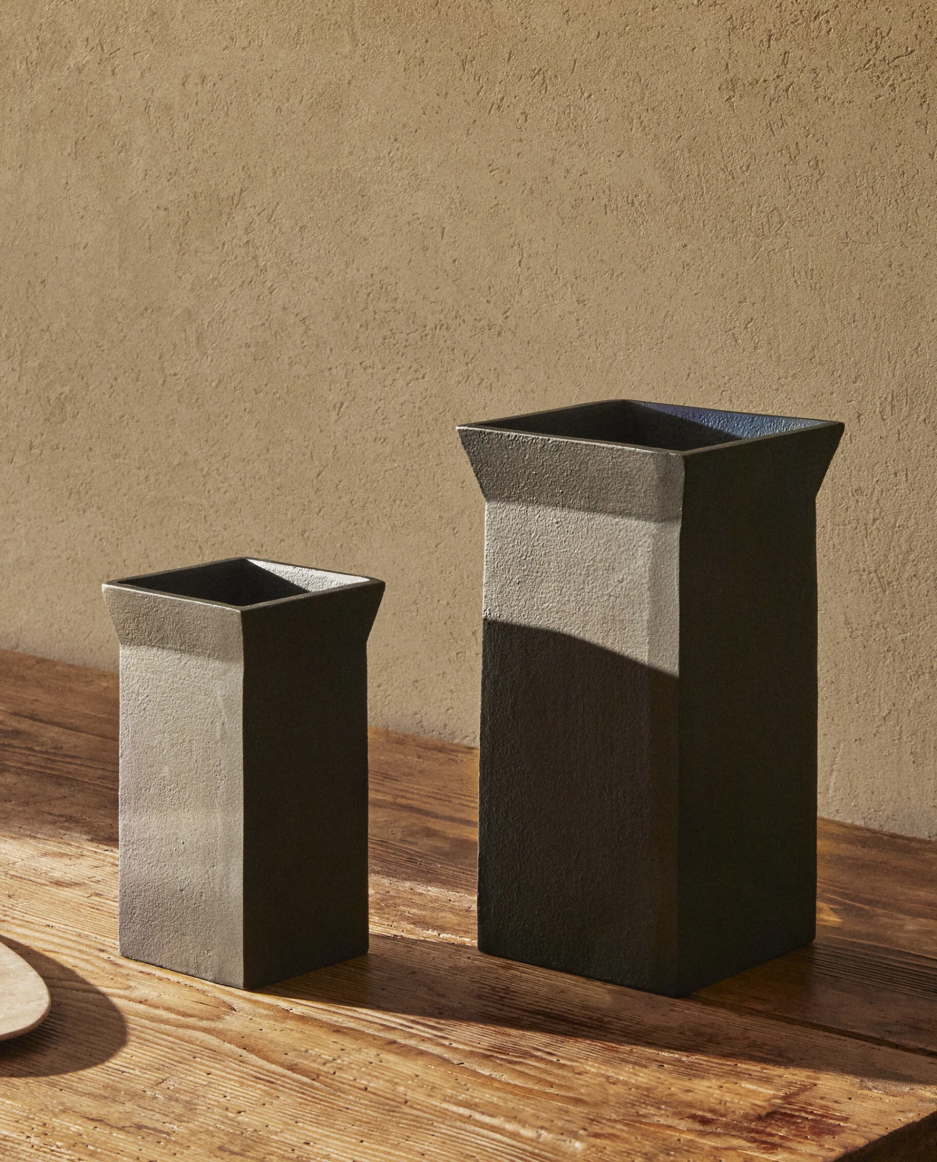 Vases*ZARA Home Dark Metal Vase Brown