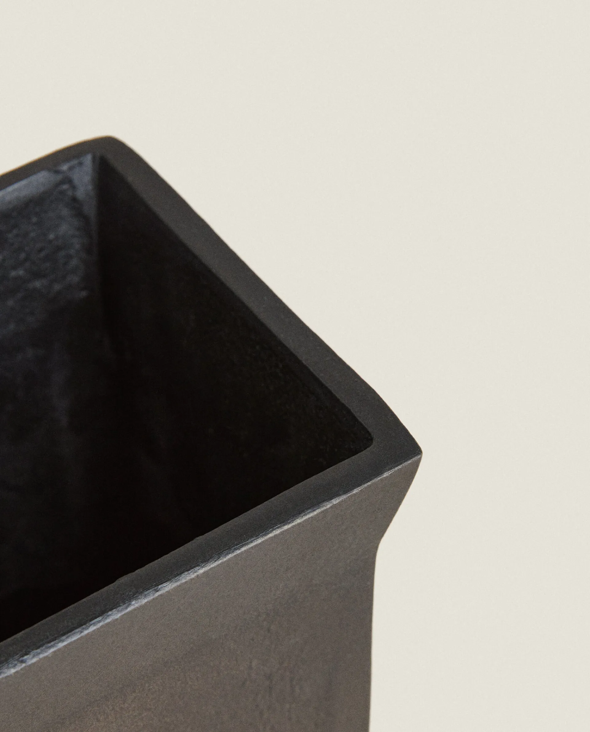 Vases*ZARA Home Dark Metal Vase Brown