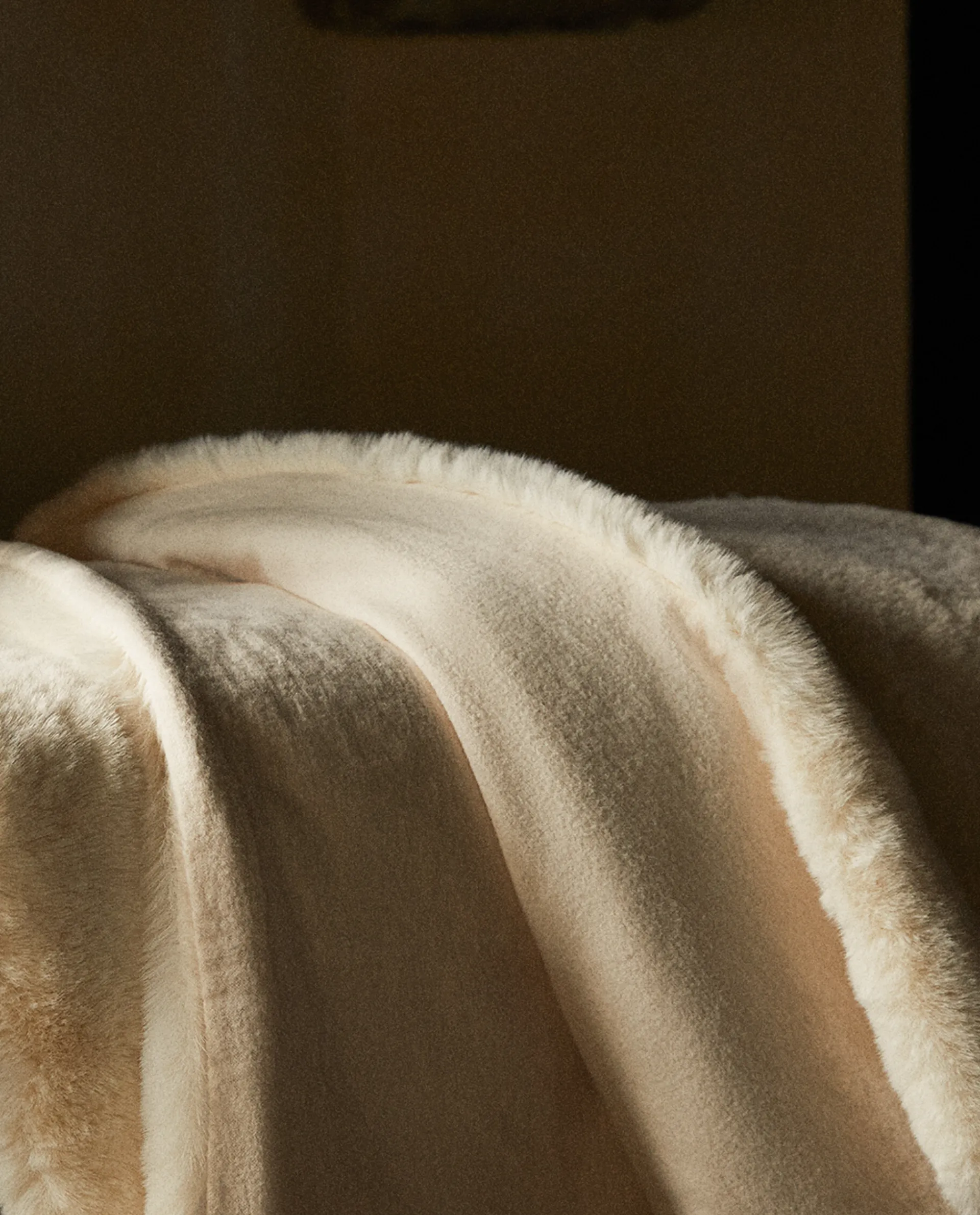 Blankets*ZARA Home Double-Textured Faux Fur Blanket Oyster White