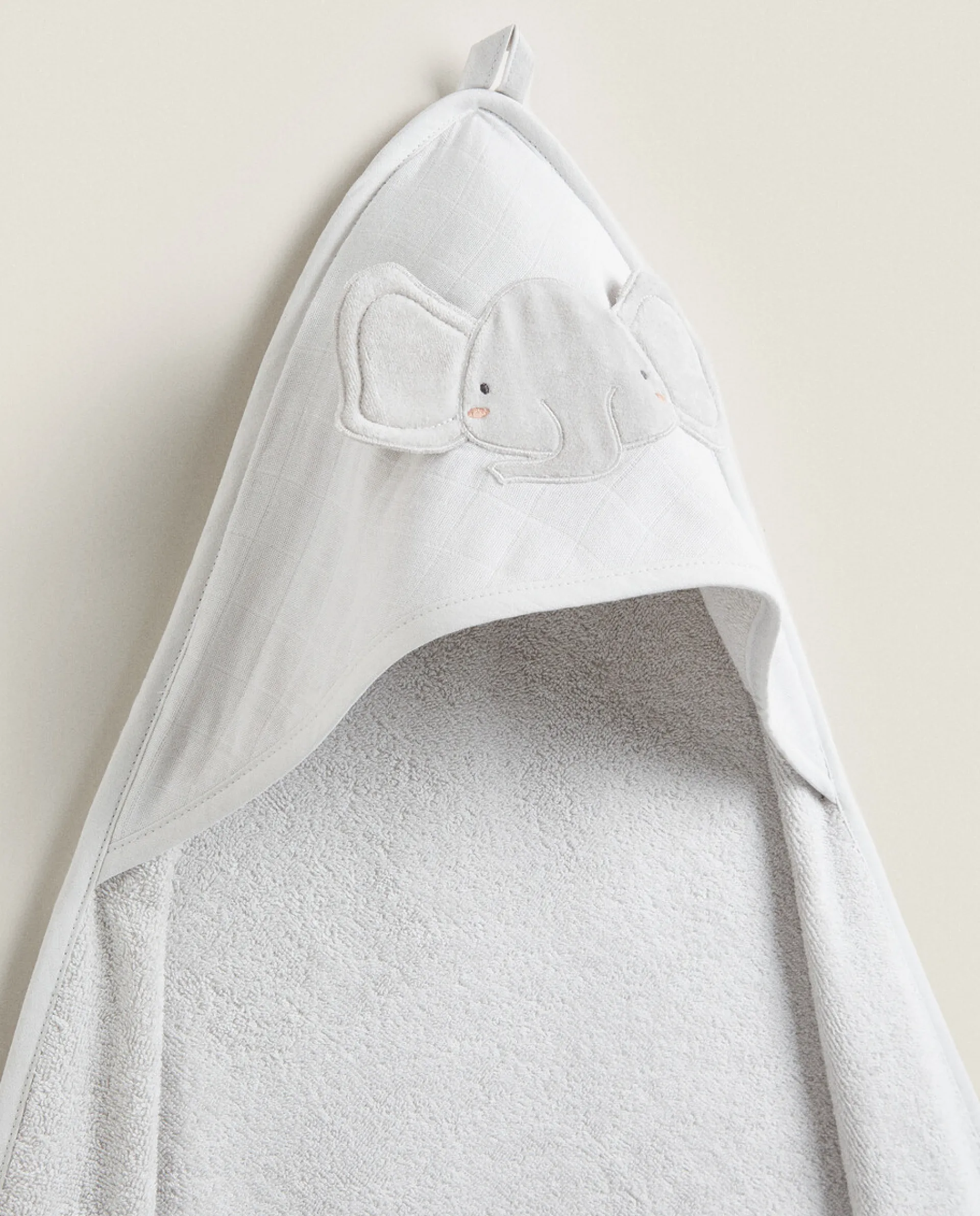 Bathroom*ZARA Home Elephant Cotton Terrycloth Cape Grey