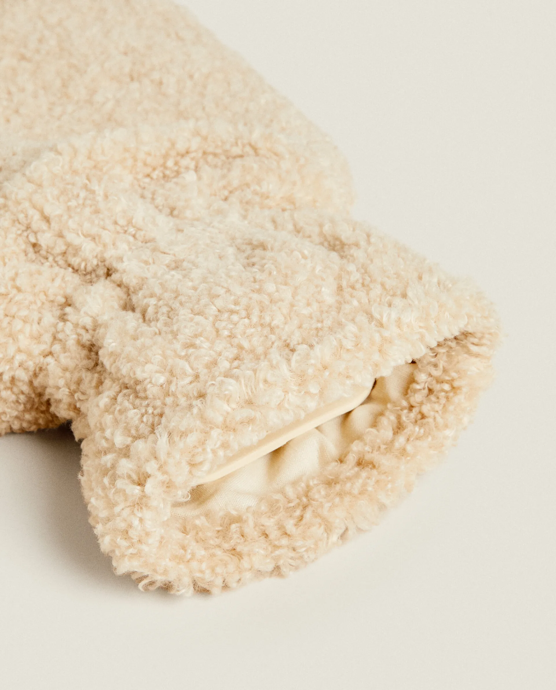 Accessories*ZARA Home Faux Shearling Water Bottle Beige