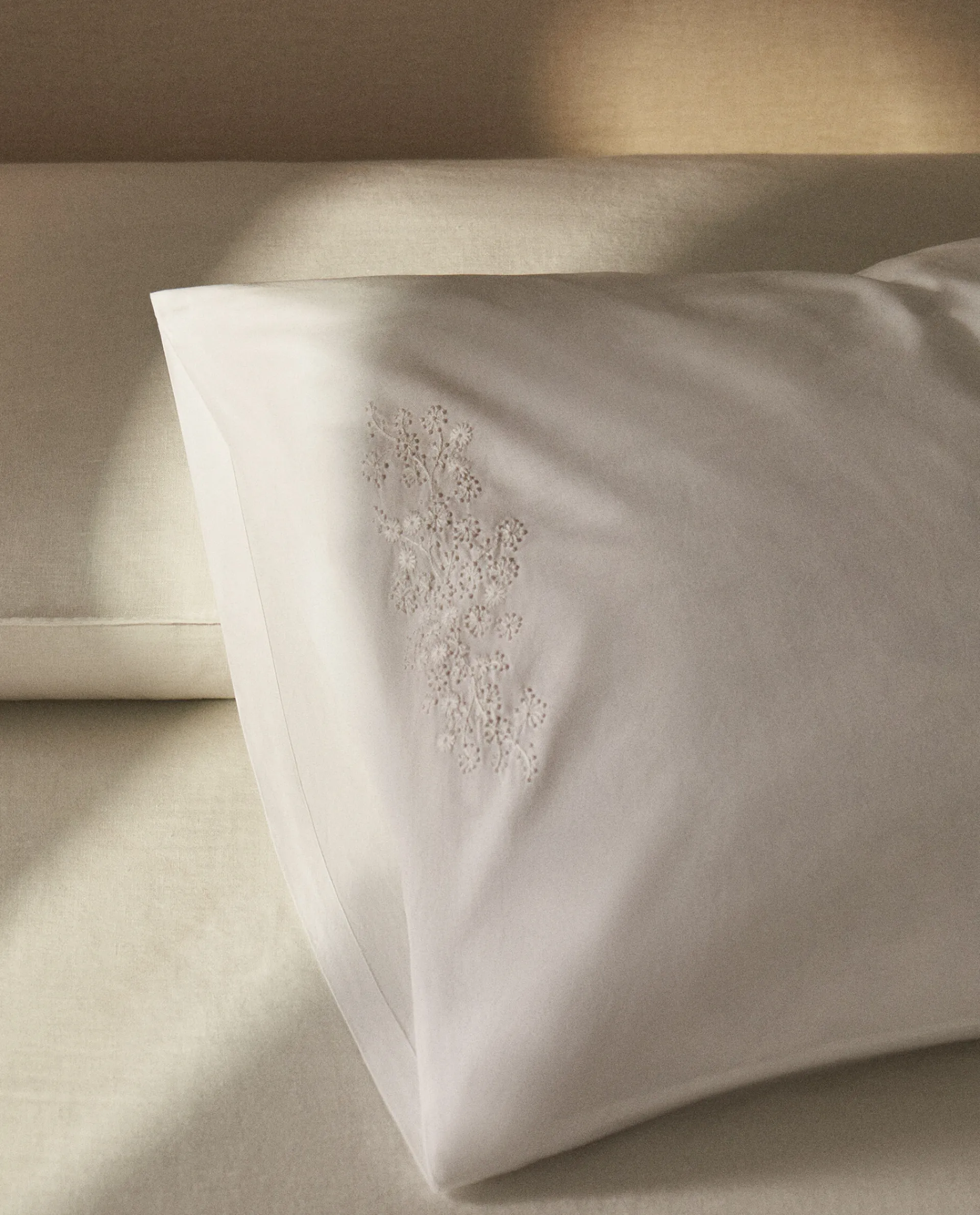 Pillowcases*ZARA Home Floral Embroidery Pillowcase White