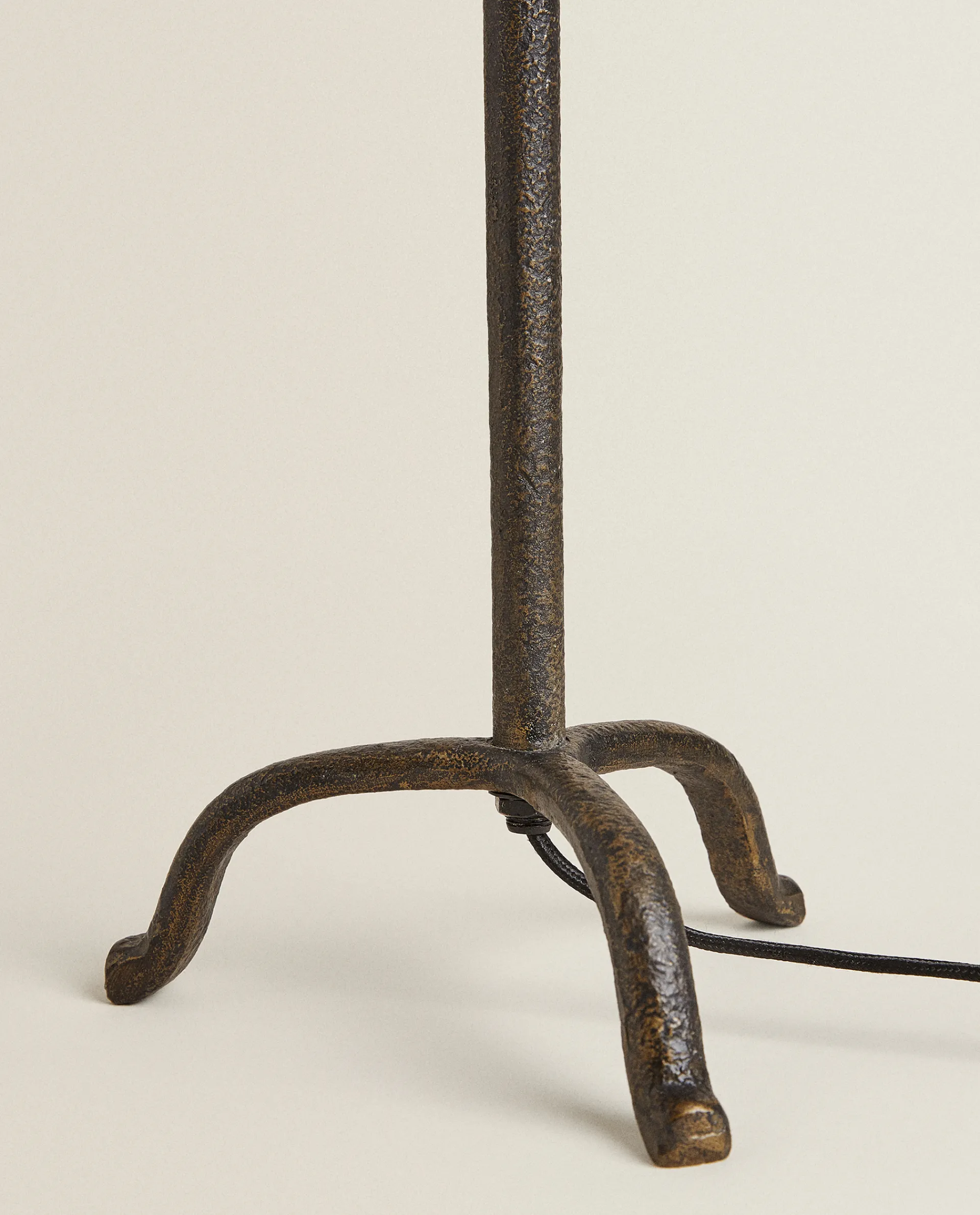 Lamps & Lighting*ZARA Home Lamp With Tripod Base Black