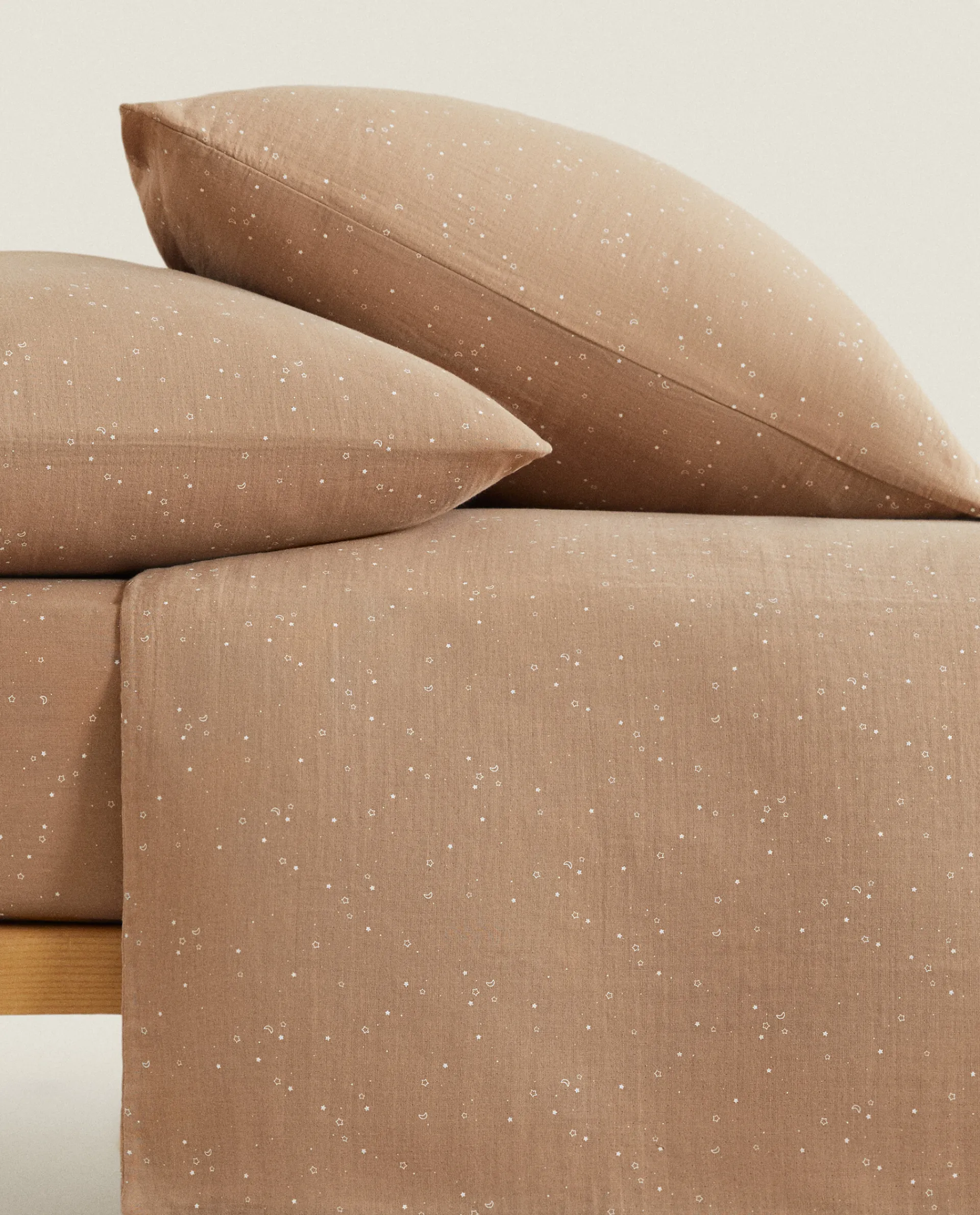 Crib Bedding*ZARA Home Moon And Star Fitted Sheet Taupe