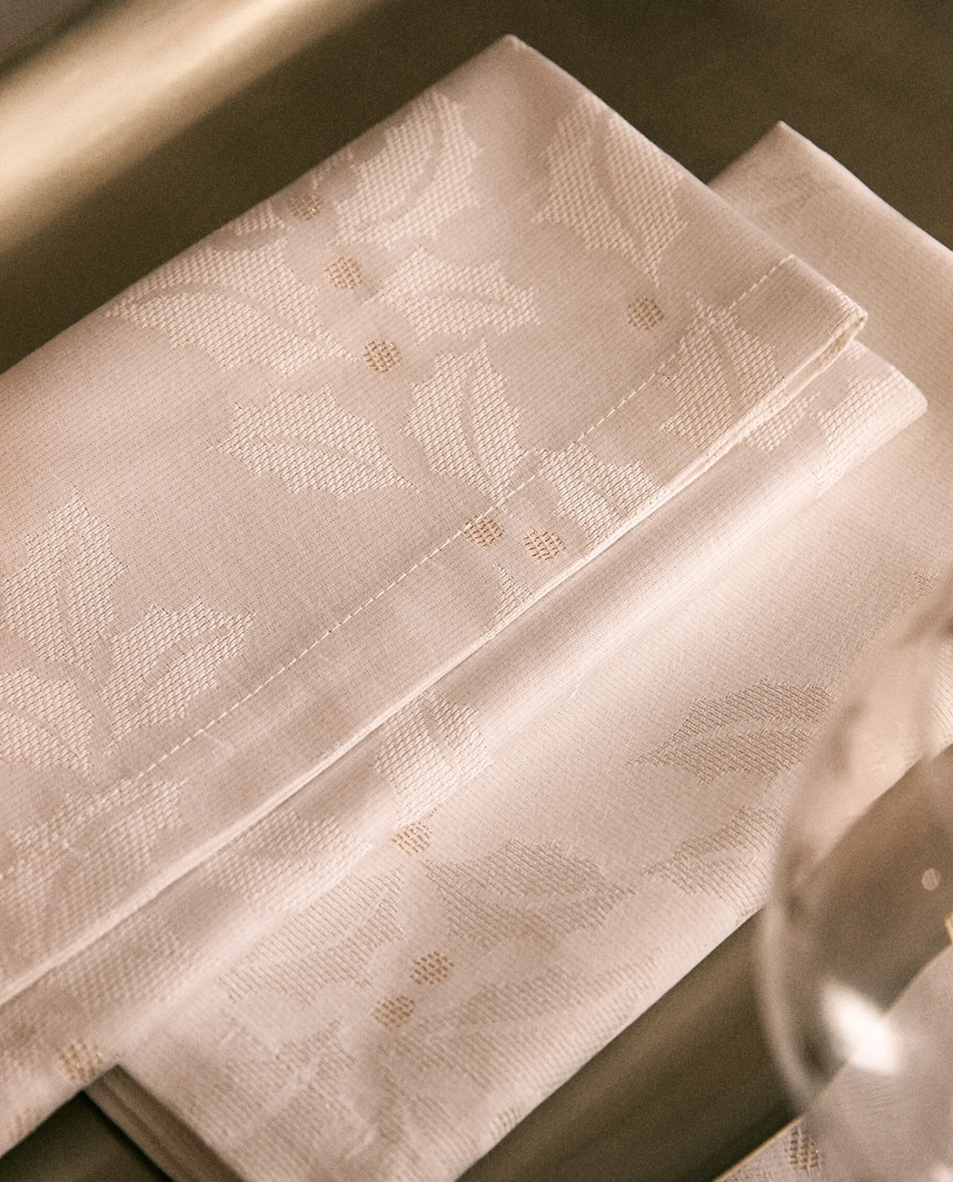 Dining*ZARA Home Pack Of Christmas Glittery Floral Jacquard Napkins Golden