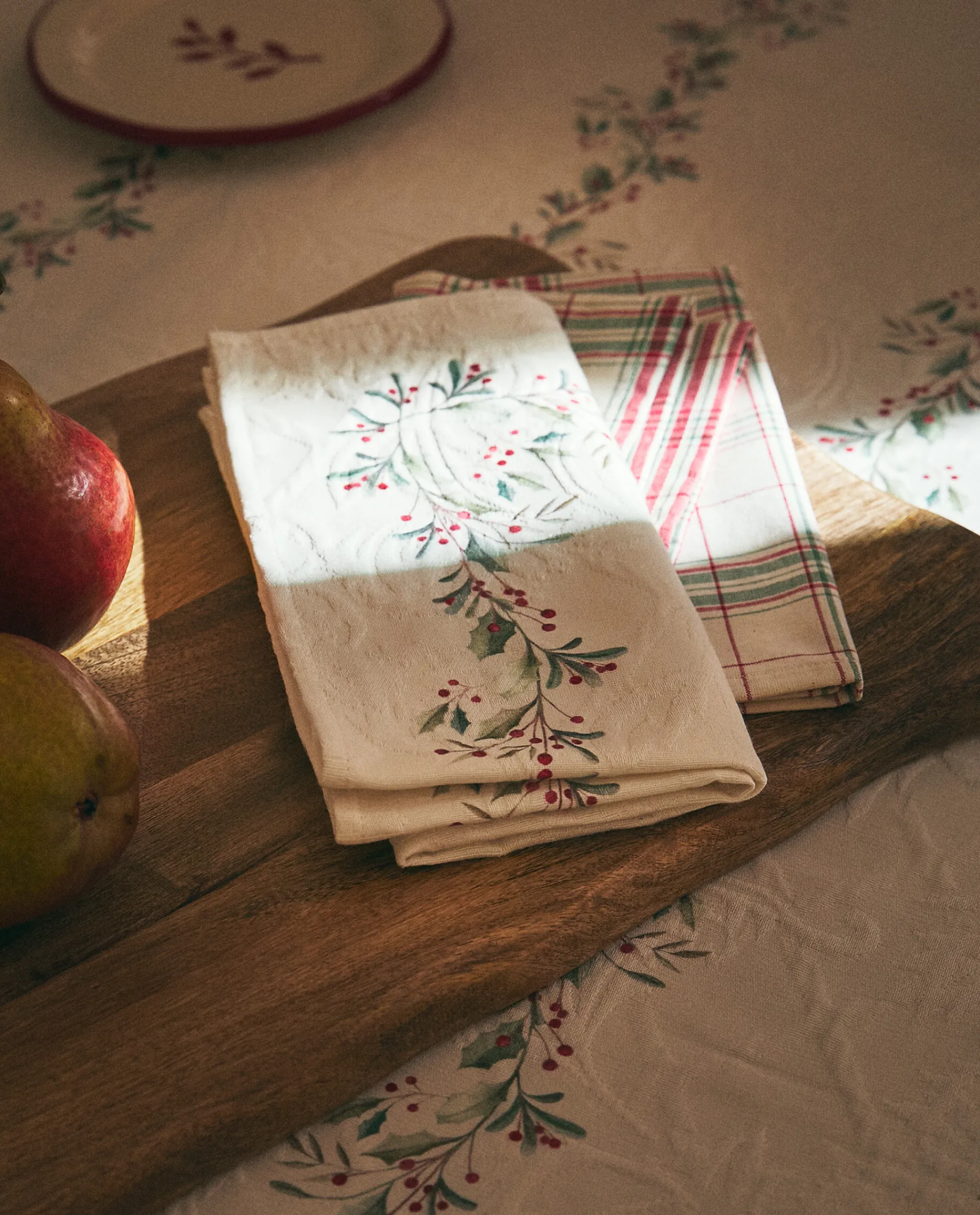 Dining*ZARA Home Pack Of Jacquard Cotton Napkins With Christmas Holly Red
