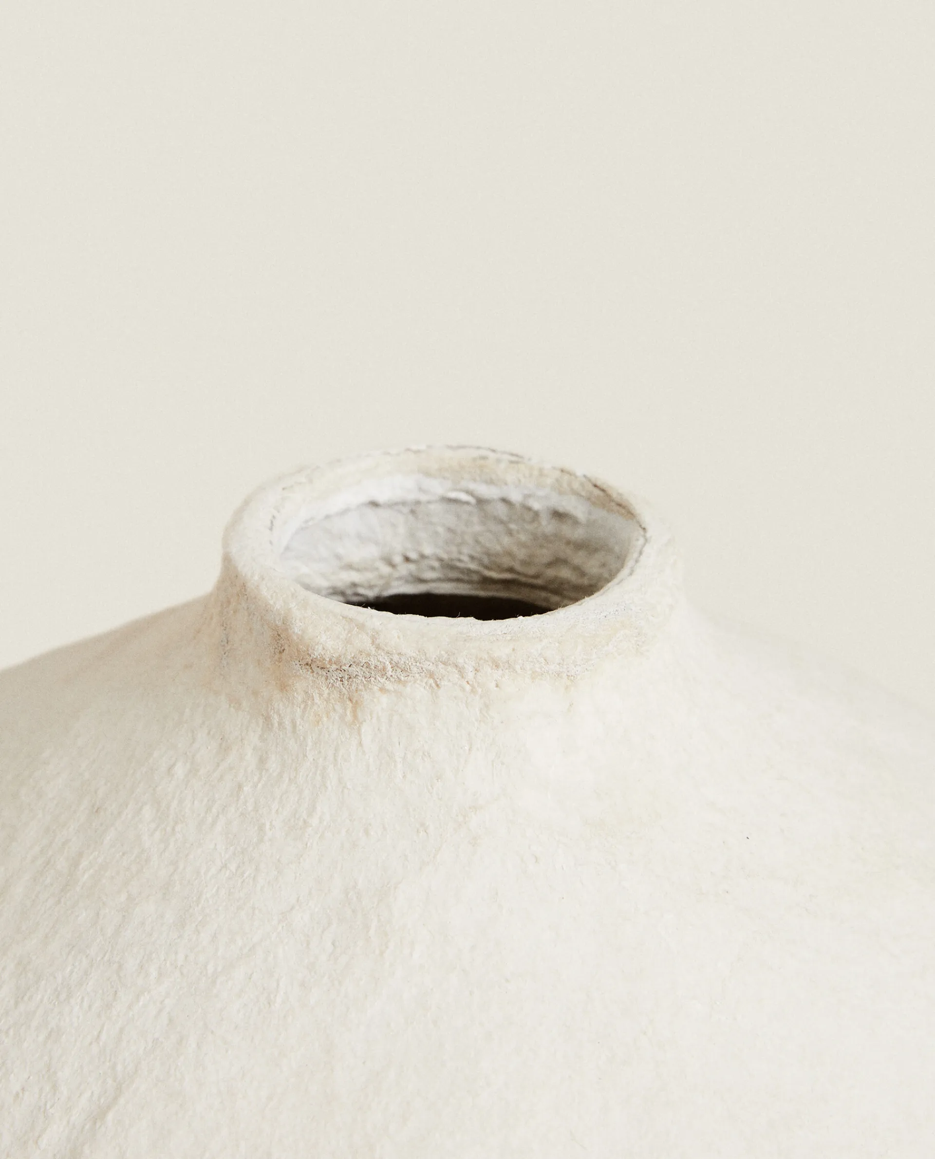 Vases*ZARA Home Papier-Mache Vase White