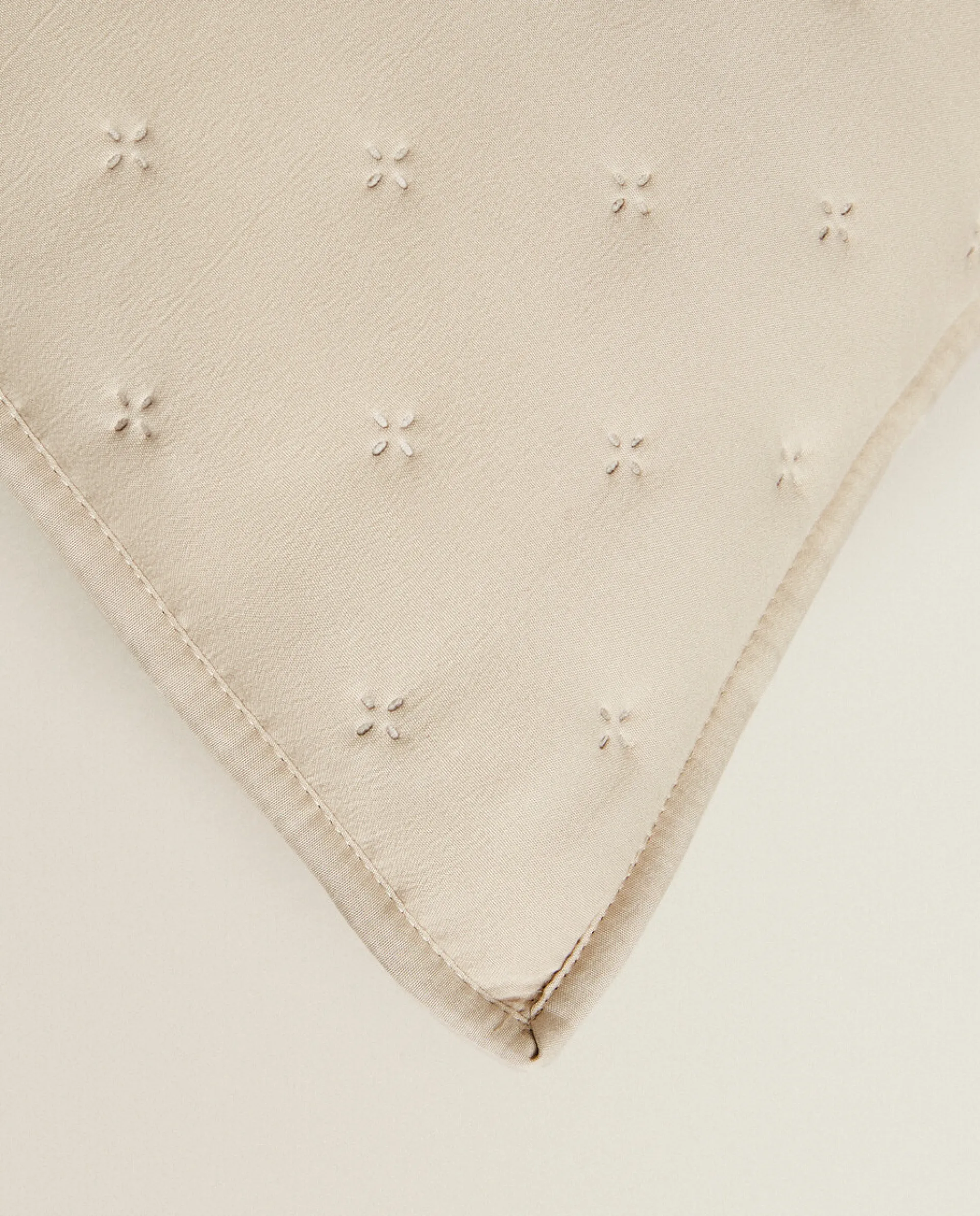 Quilts*ZARA Home Quilted Dotted Throw Pillow Cover Beige