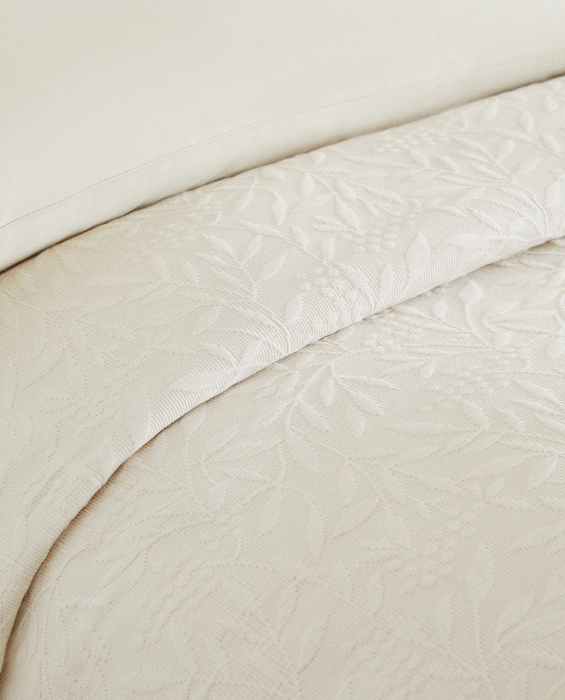 Bedspreads*ZARA Home Ruffle Trim Bedspread Cream