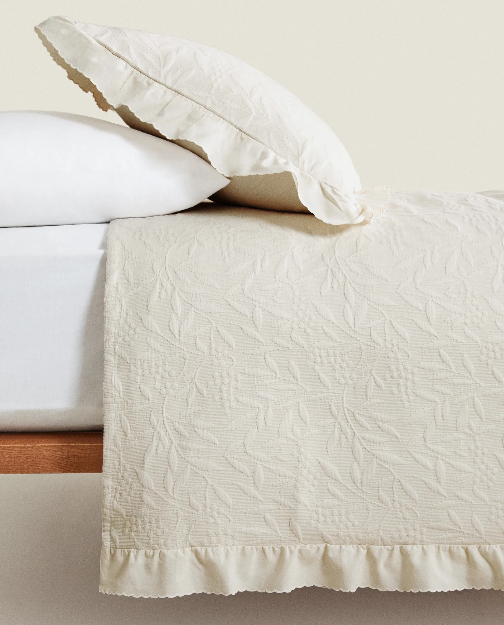 Bedspreads*ZARA Home Ruffle Trim Bedspread Cream