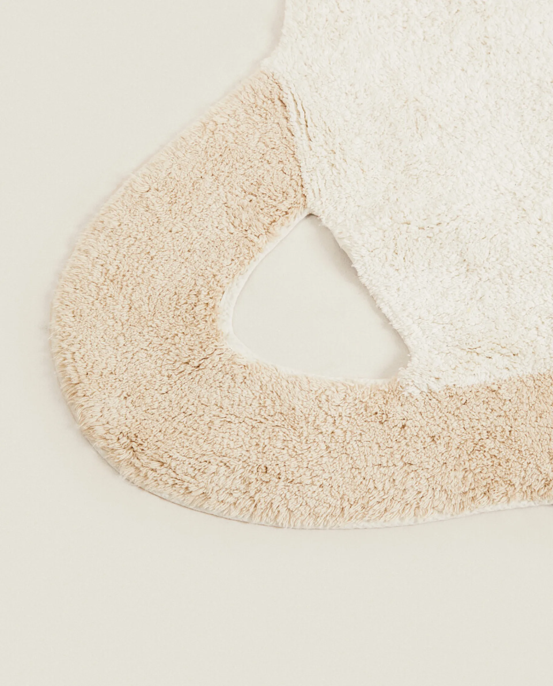 Rugs*ZARA Home Saturn Shaped Rug Beige