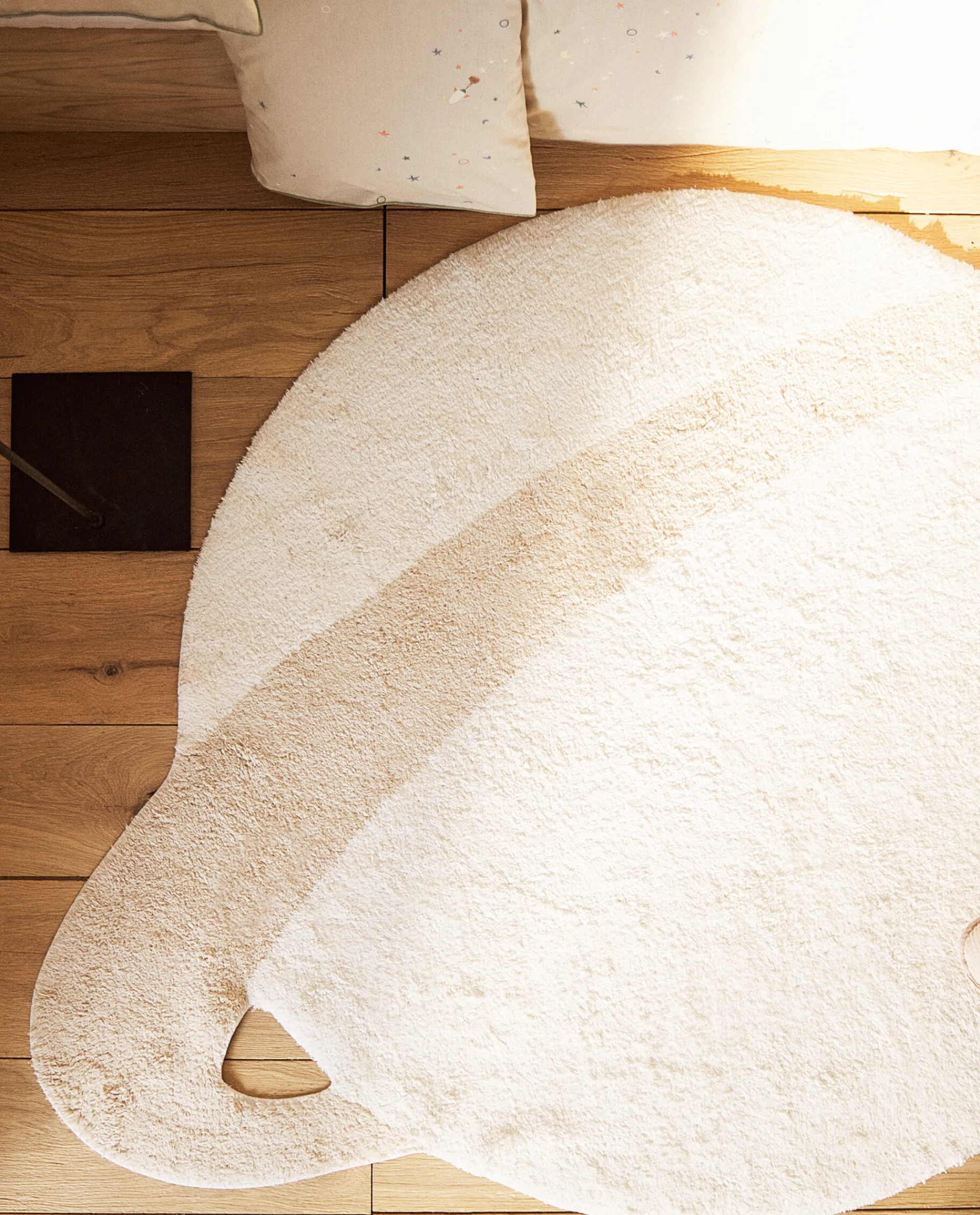 Rugs*ZARA Home Saturn Shaped Rug Beige