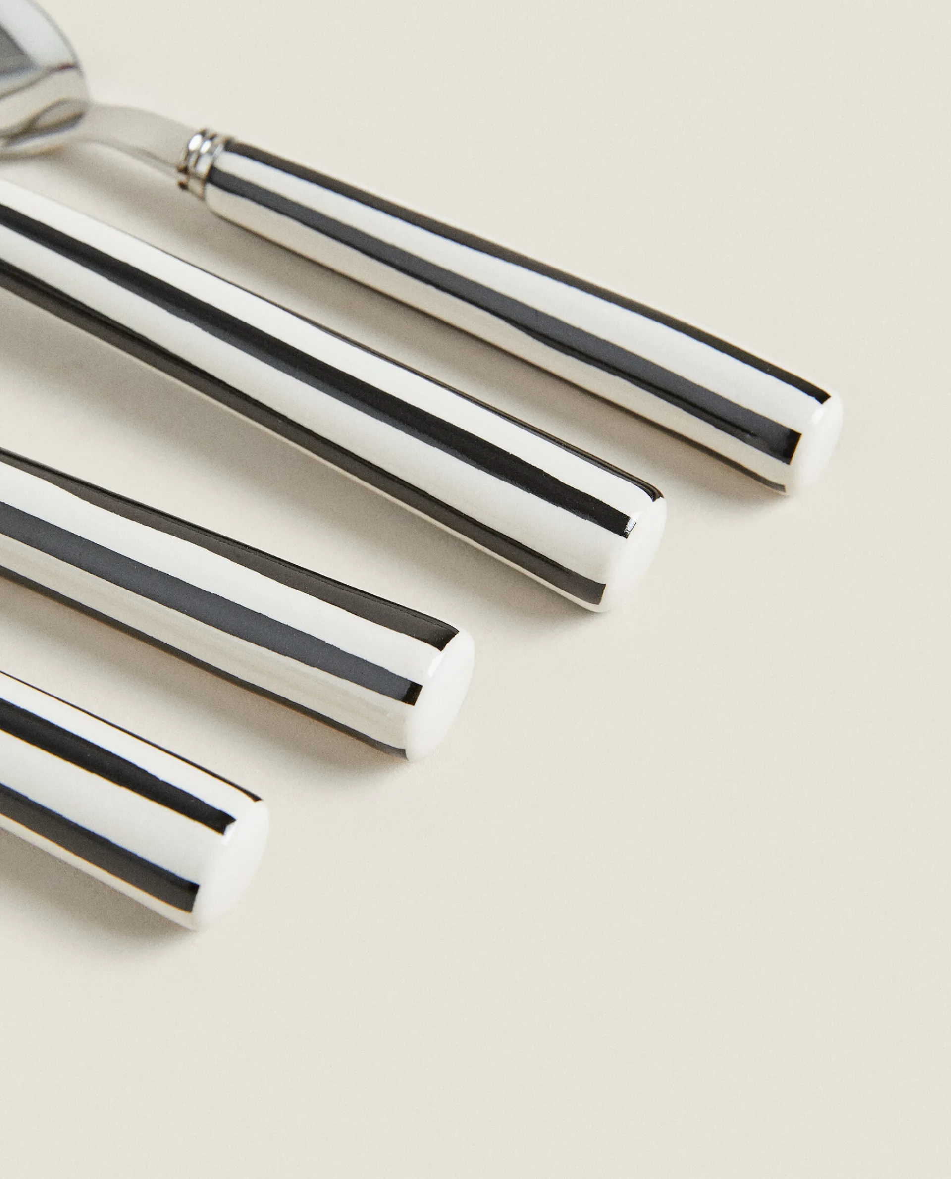 Cutlery*ZARA Home Striped Flatware Set (4 Pieces) Black/Ecru