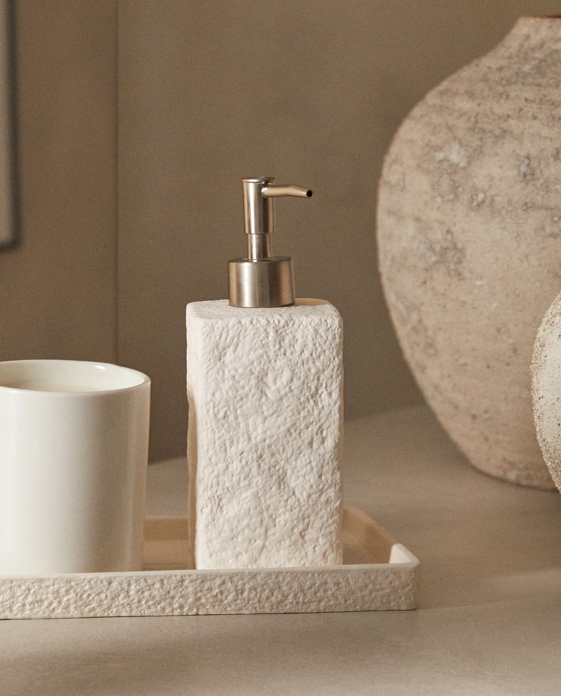 Dispensers*ZARA Home Textured Ceramic Dispenser White