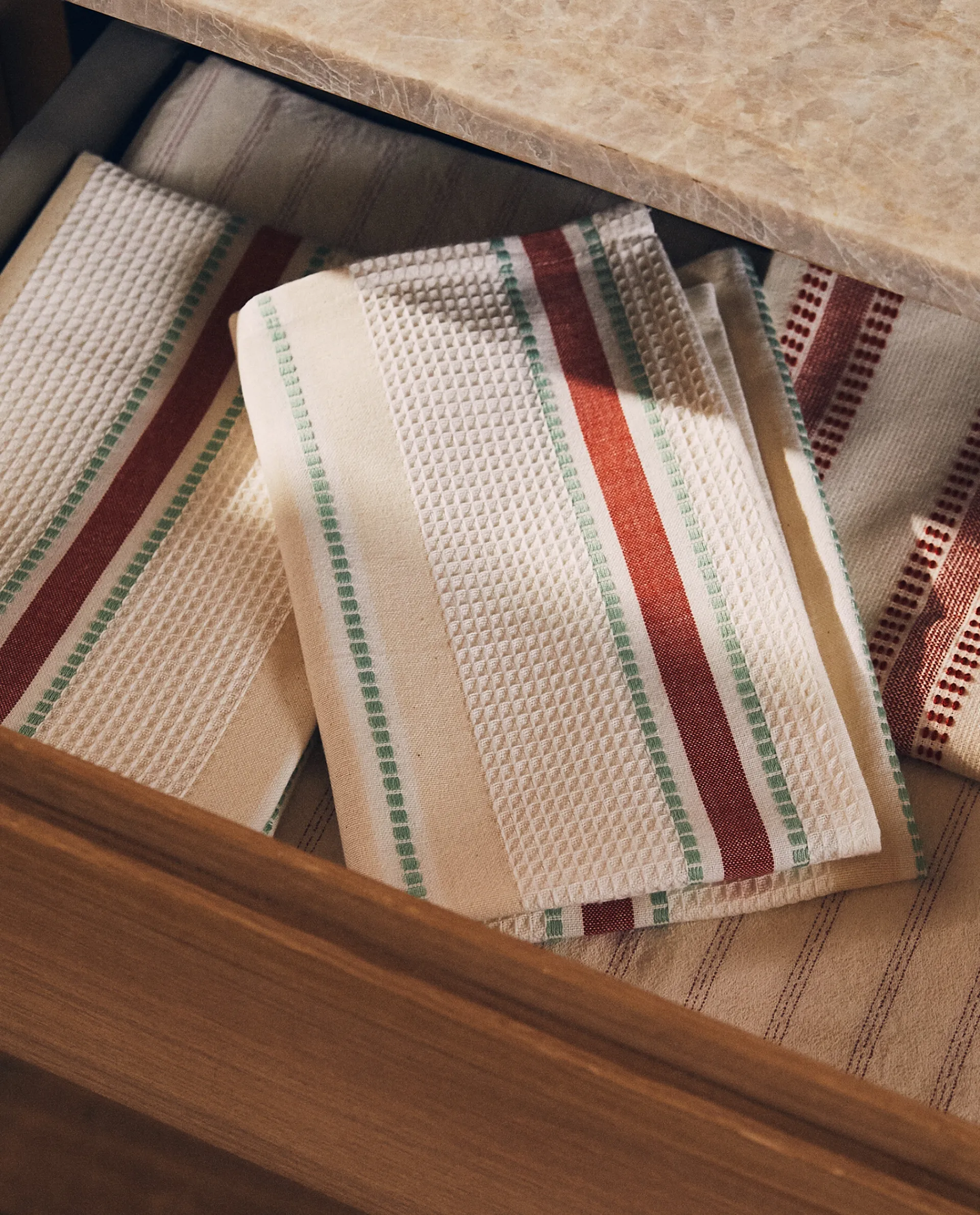 Kitchen Towels, Aprons And Bags*ZARA Home Waffle-Knit Cotton Kitchen Towel With Stripes (Pack Of 2) Cream