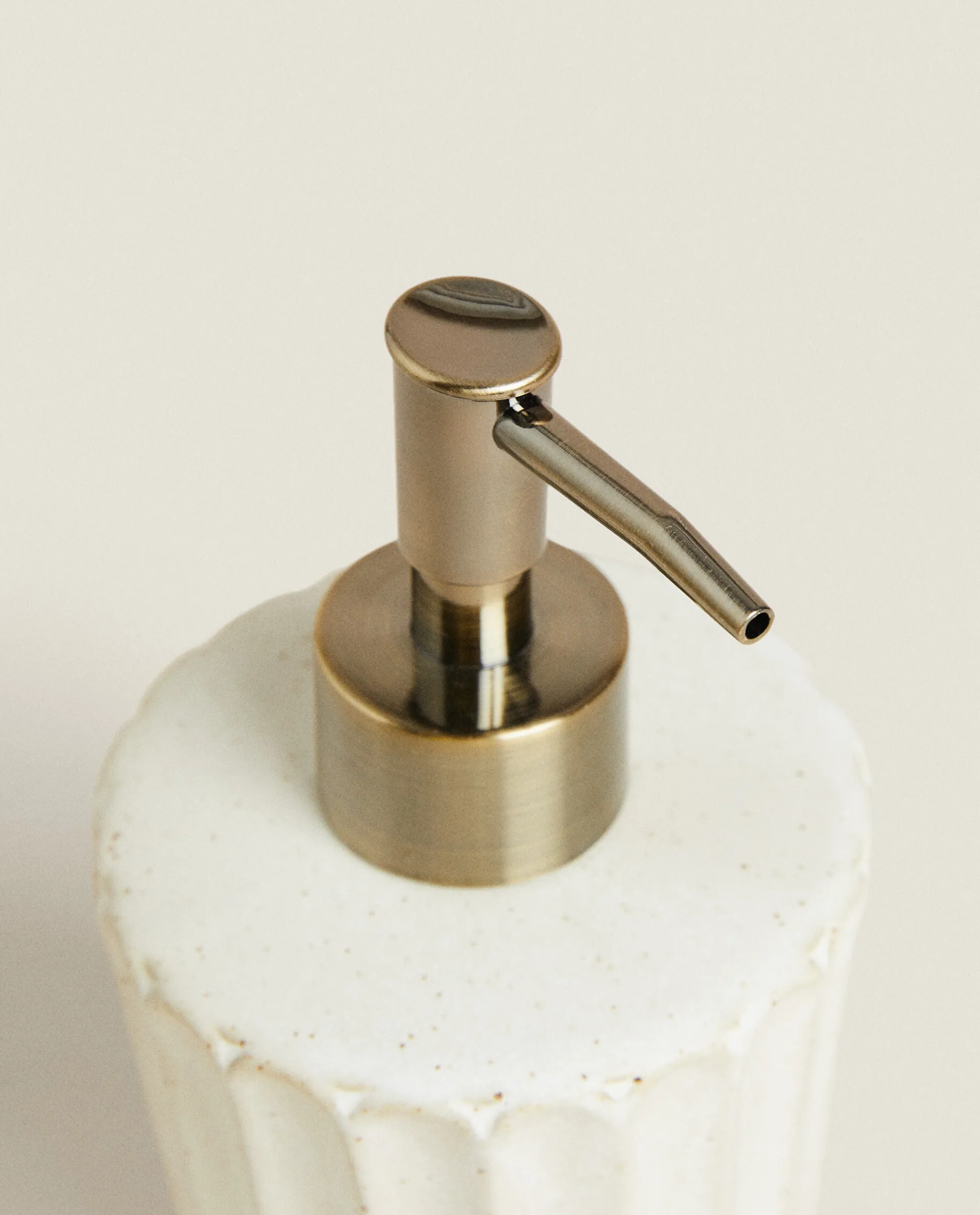 Dispensers*ZARA Home Wavy Ceramic Soap Dispenser 4-111